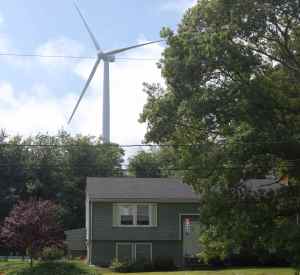 "Independence" turbine looms over residential Kingston neighborhood.